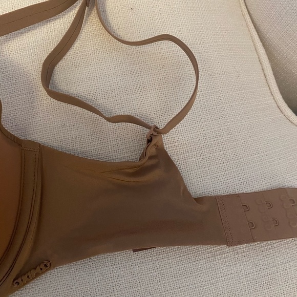 Skims Weightless Demi Bra - Picture 5 of 11